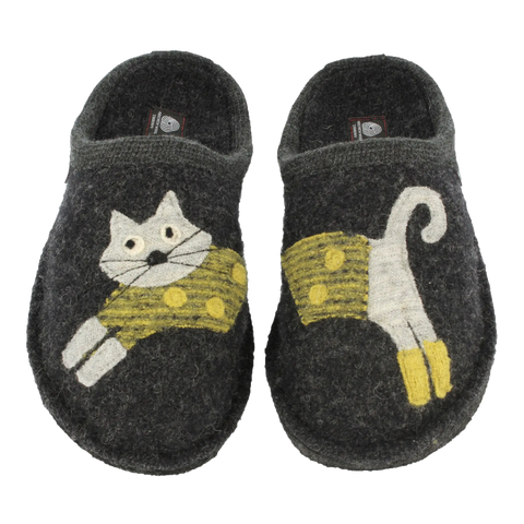 Stay cozy in this graphite-colored wool slipper featuring a charming embroidered cat on the front. Comfortable warmth for everyday indoor wear.
