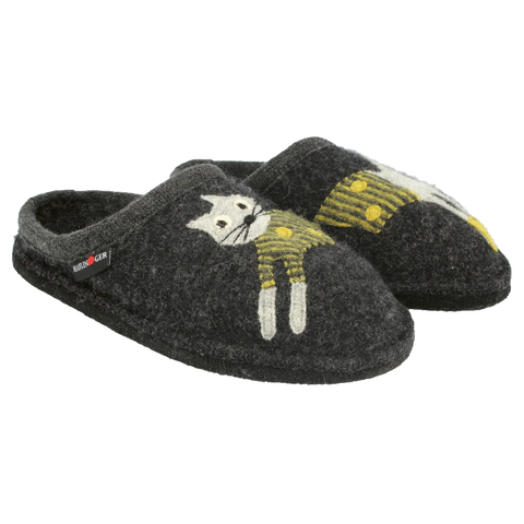 Stay cozy in this graphite-colored wool slipper featuring a charming embroidered cat on the side. Comfortable warmth for everyday indoor wear.