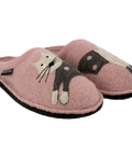 Stay cozy in this Rosewood-colored wool slipper featuring a charming embroidered cat on the side. Comfortable warmth for everyday indoor wear.